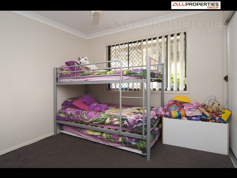 33 Karajini Crescent, Parkinson QLD 4115