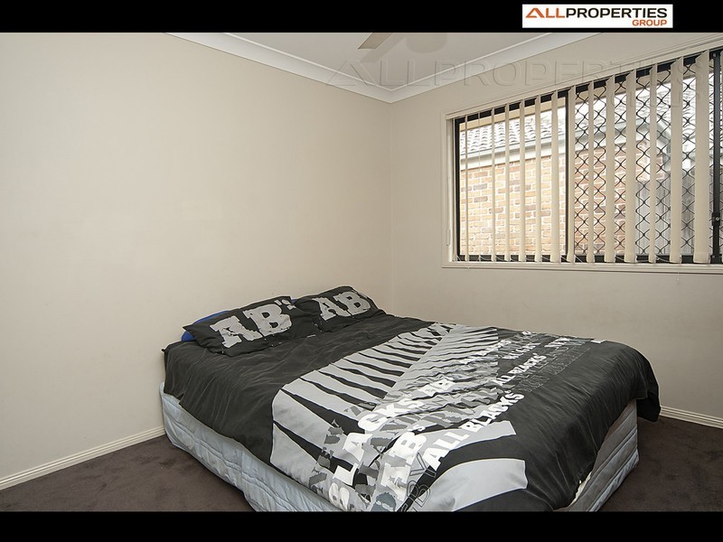 33 Karajini Crescent, Parkinson QLD 4115