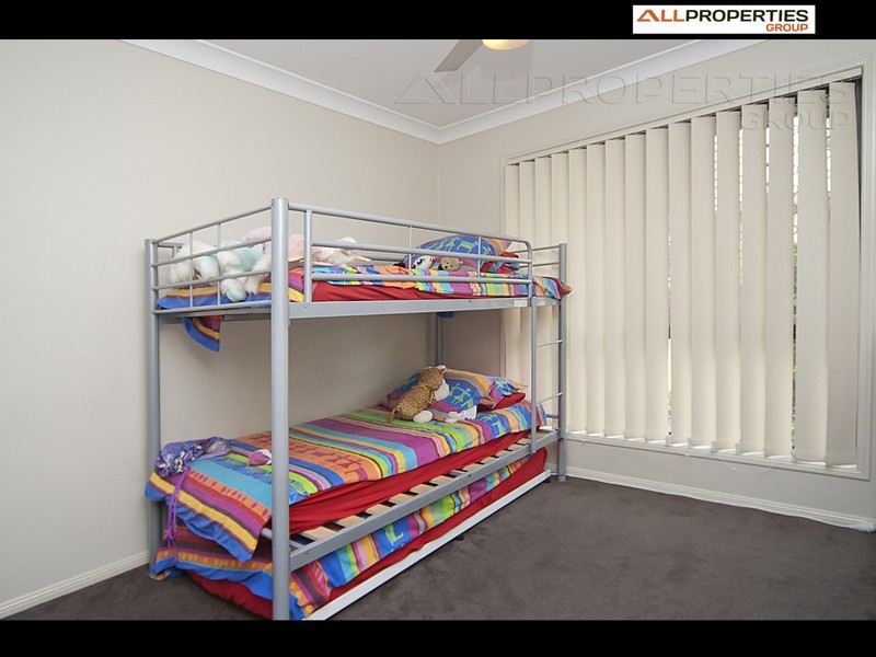 33 Karajini Crescent, Parkinson QLD 4115