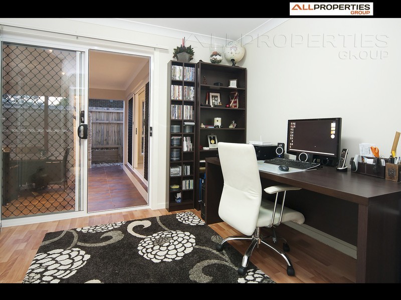 16 Crawford Pl, Calamvale QLD 4116