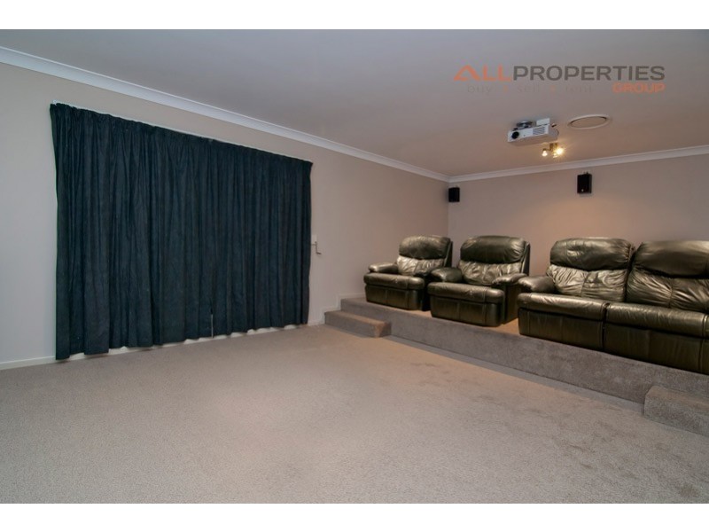 12 Birch Close, Heathwood QLD 4110