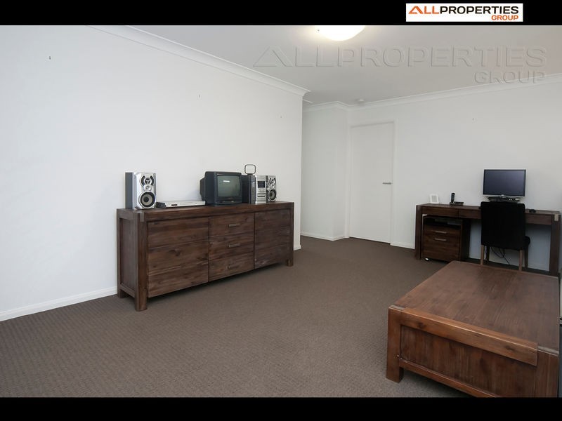 68 Parkwood Drive, Heathwood QLD 4110