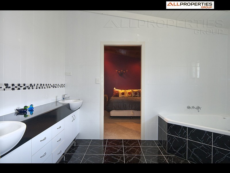 37 Forestdale Drive, Forestdale QLD 4118