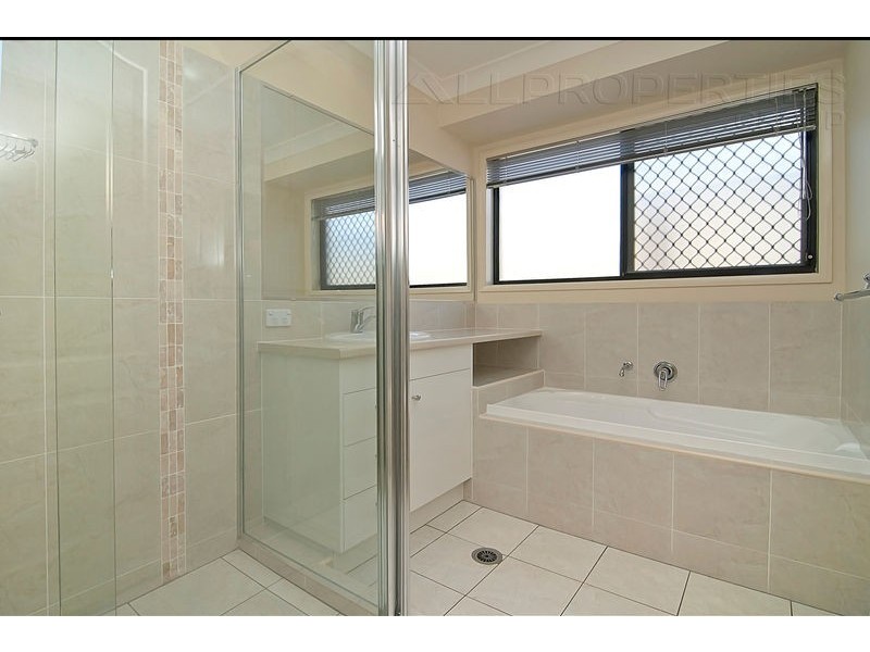33 Parkwood Drive, Parkwood Estate, Heathwood QLD 4110