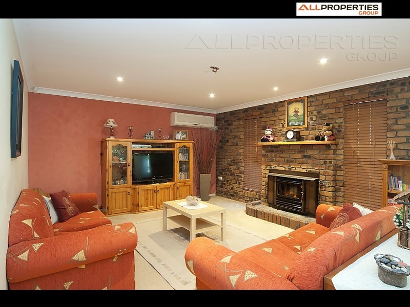 3 Benjamin Way, Windaroo QLD 4207