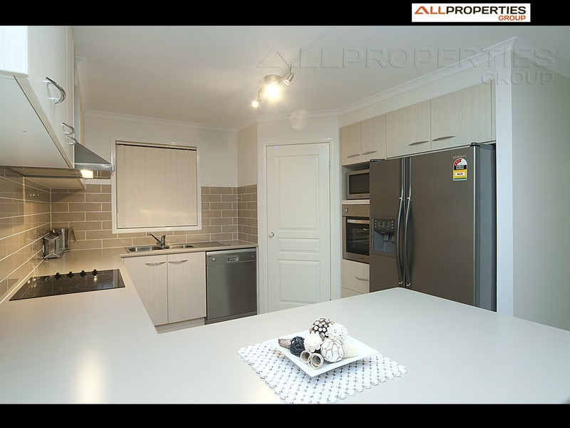 4 Frangipani, Regents Park QLD 4118