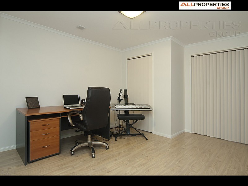 4 Frangipani, Regents Park QLD 4118