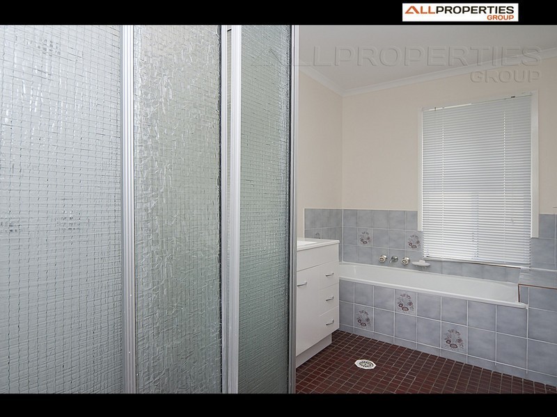 24 Regency Drive, Regents Park QLD 4118
