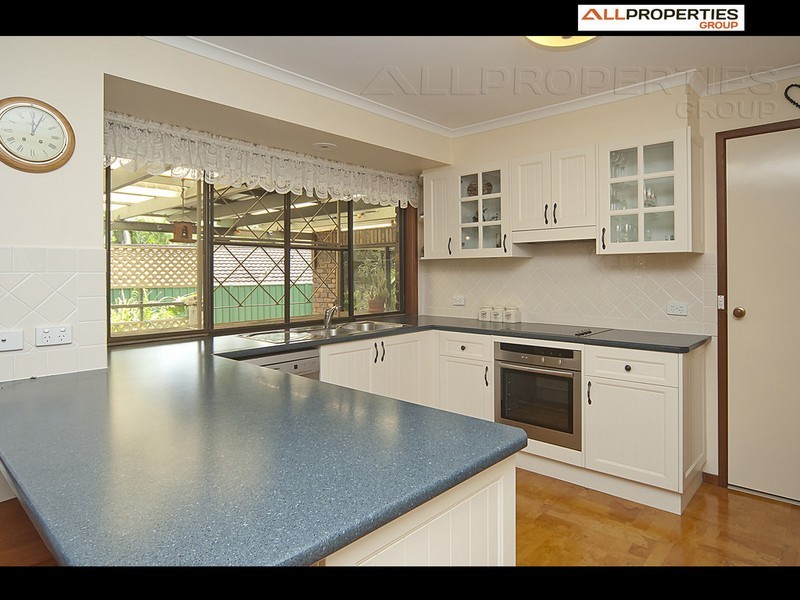 5 Emu Ct, Regents Park QLD 4118