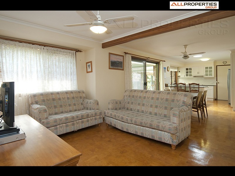 5 Emu Ct, Regents Park QLD 4118