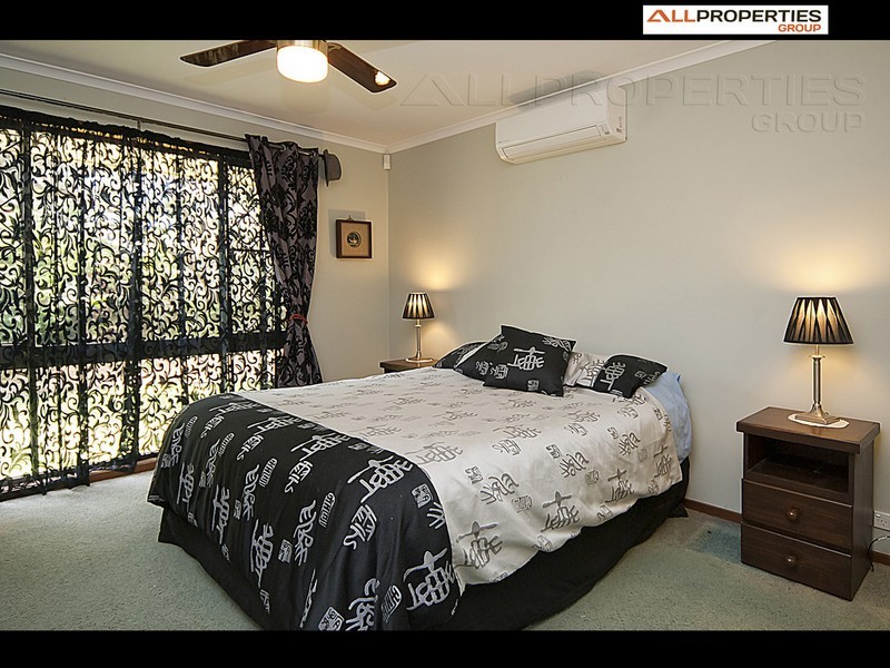 5 Emu Ct, Regents Park QLD 4118