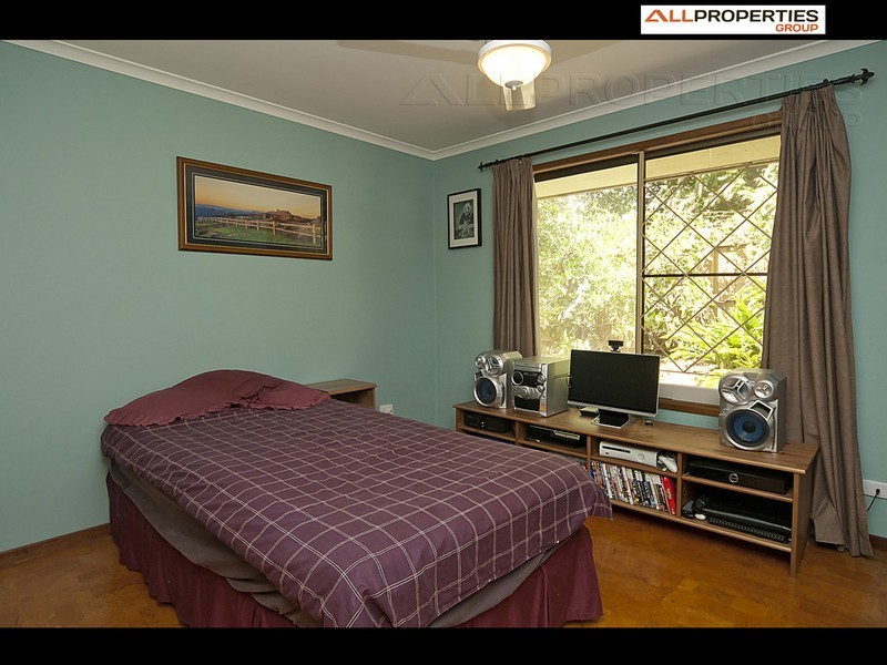 5 Emu Ct, Regents Park QLD 4118