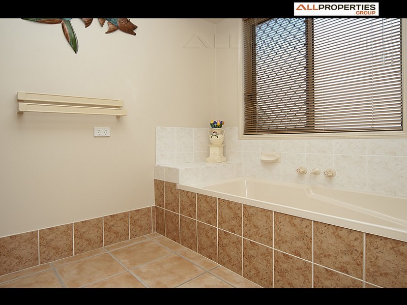 7 St Ives Circuit, Forest Lake QLD 4078