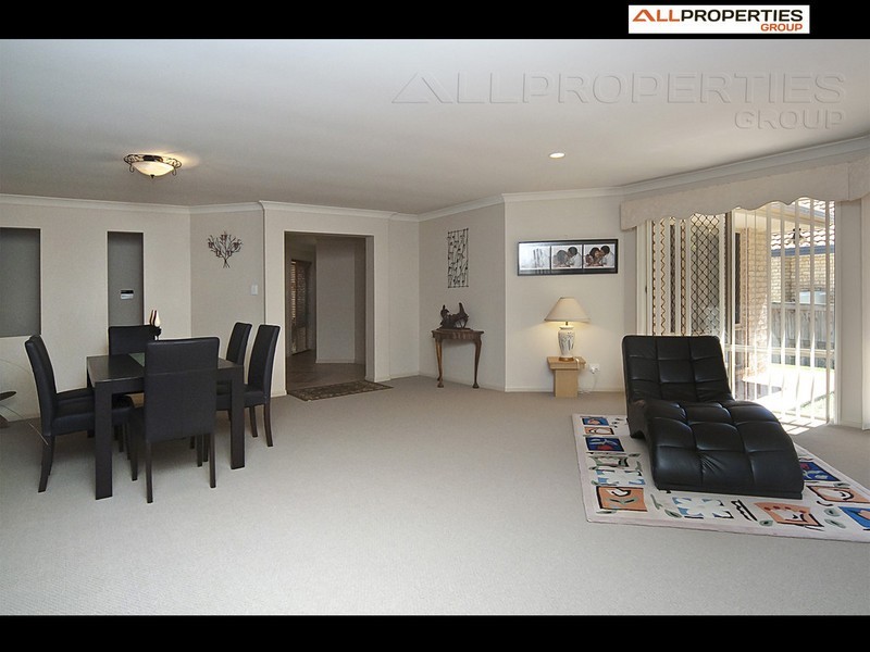 7 St Ives Circuit, Forest Lake QLD 4078