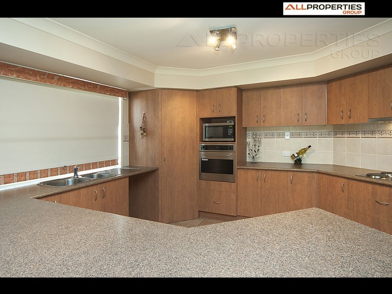 7 St Ives Circuit, Forest Lake QLD 4078
