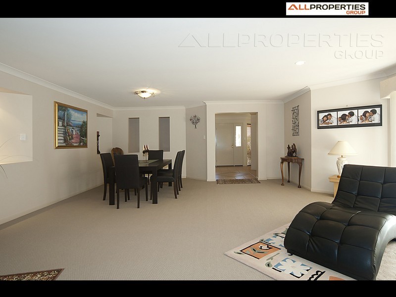 7 St Ives Circuit, Forest Lake QLD 4078