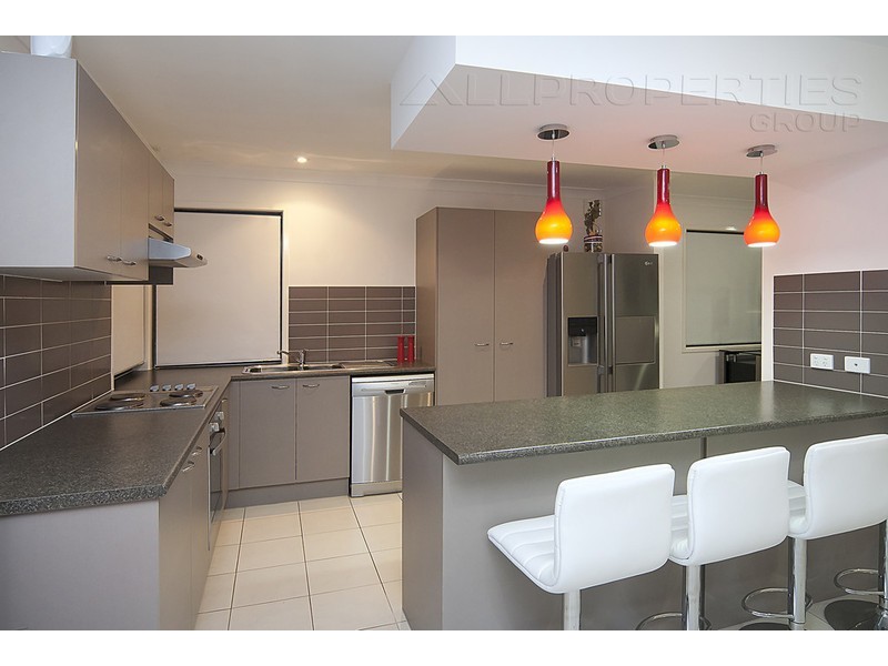 13 Pebbles Ct, Berrinba QLD 4117