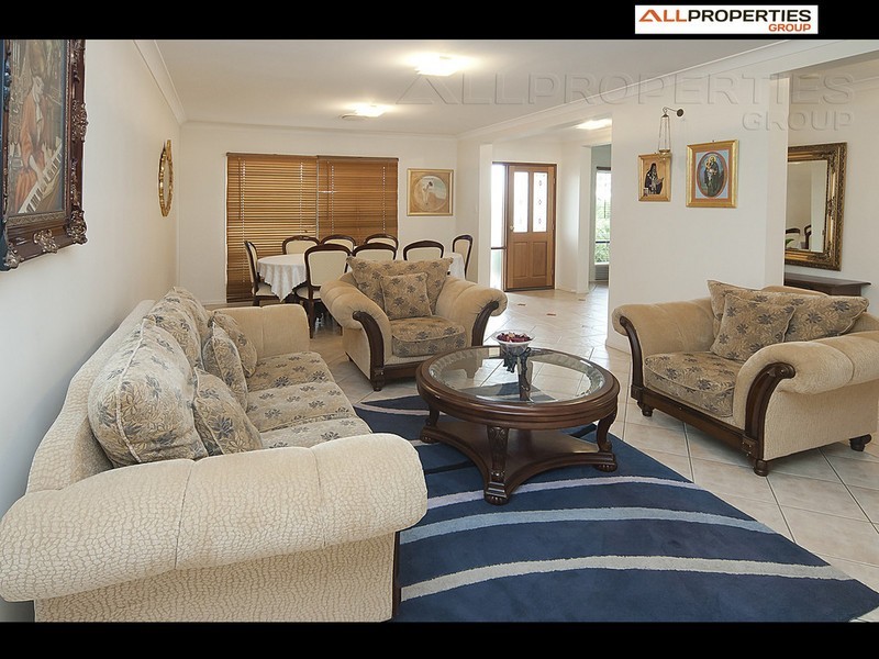 20 St Andrews Avenue, Forest Lake QLD 4078