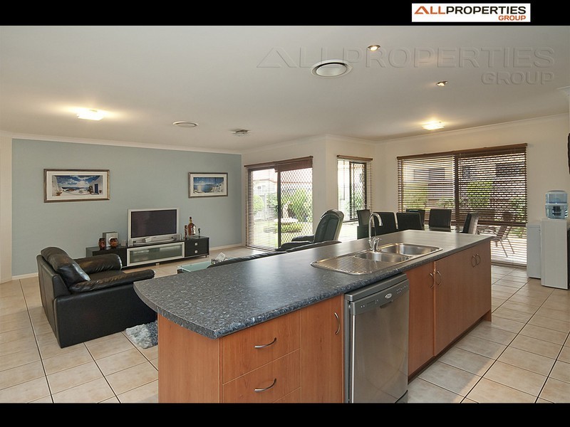 20 St Andrews Avenue, Forest Lake QLD 4078