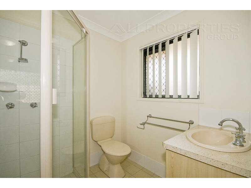 27 Whipbird St, Bellbird Park QLD 4300