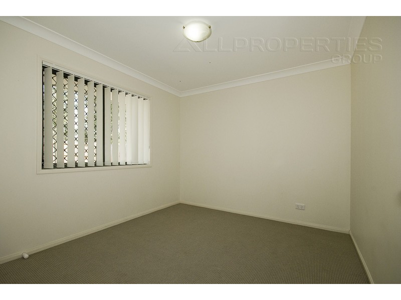 27 Whipbird St, Bellbird Park QLD 4300