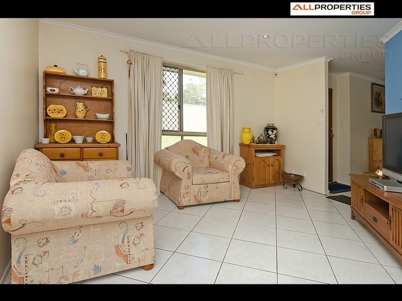 83 Middle Rd, Hillcrest QLD 4118