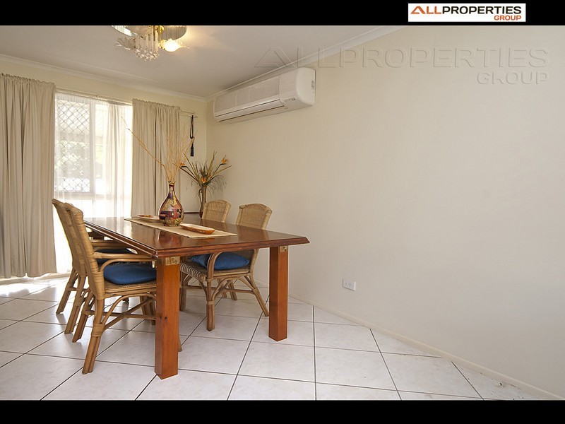 83 Middle Rd, Hillcrest QLD 4118
