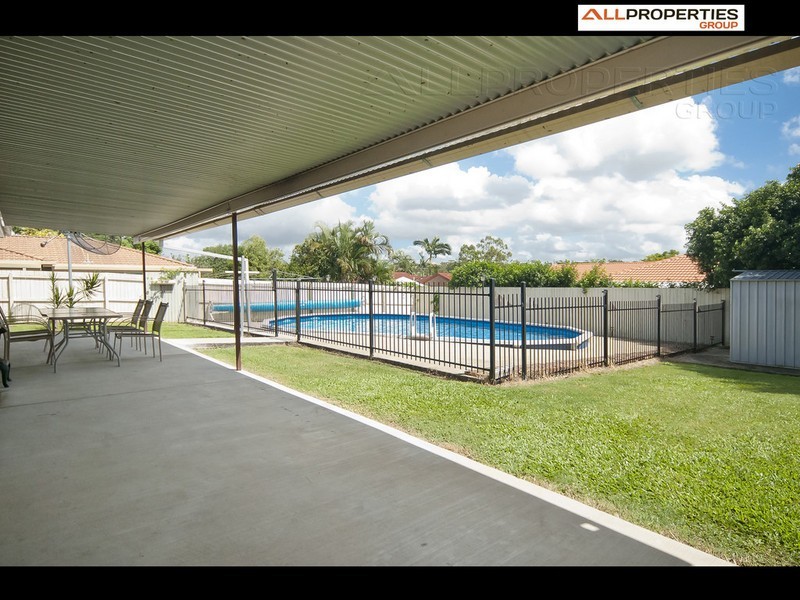 83 Middle Rd, Hillcrest QLD 4118