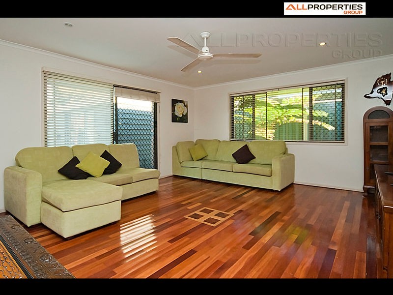 8 Yeomans Place, Mount Warren Park QLD 4207