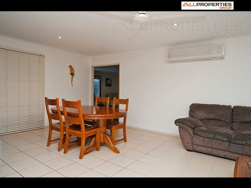 8 Yeomans Place, Mount Warren Park QLD 4207