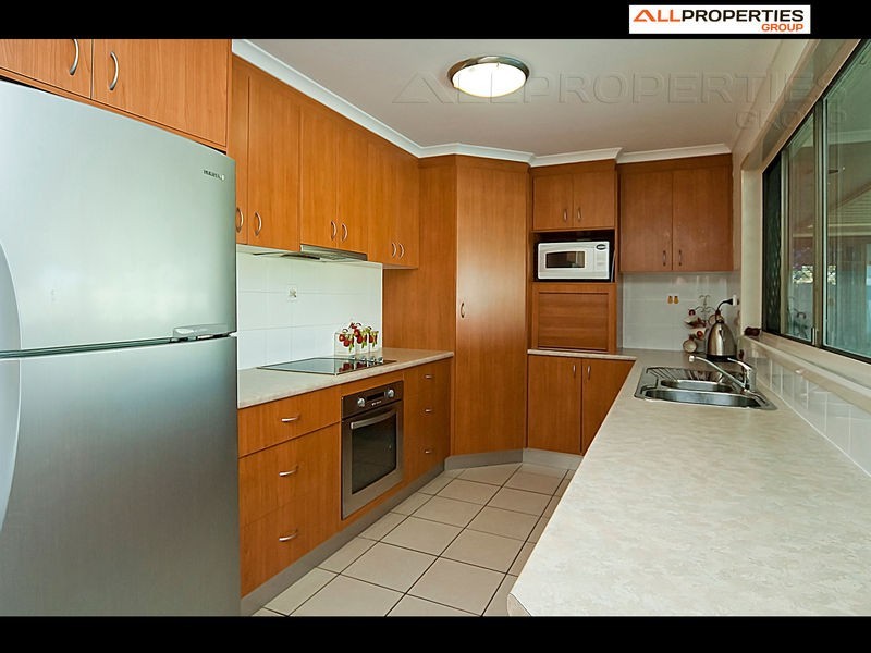 8 Yeomans Place, Mount Warren Park QLD 4207