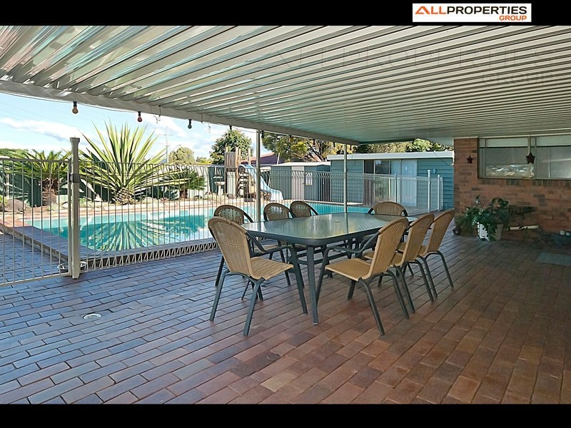 8 Yeomans Place, Mount Warren Park QLD 4207