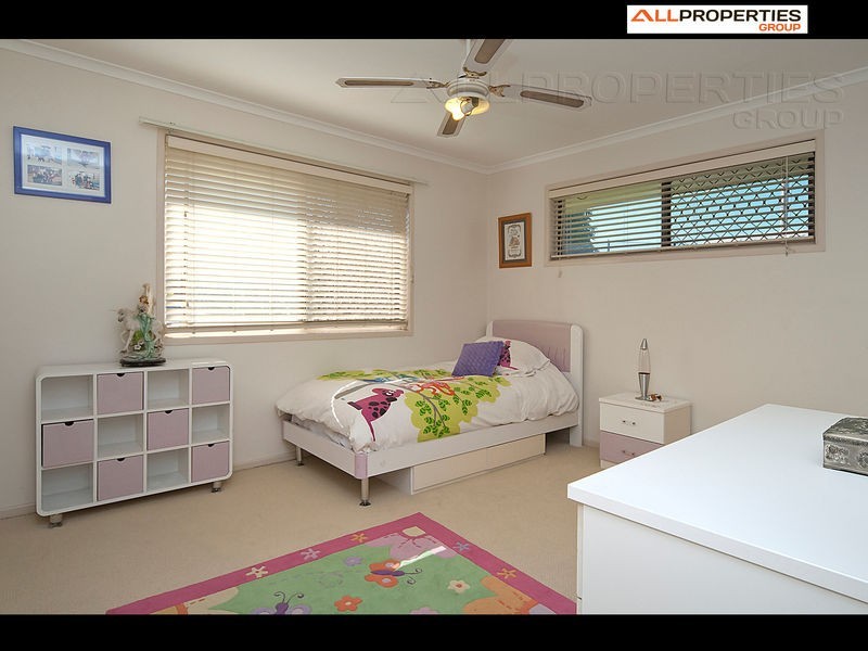 8 Yeomans Place, Mount Warren Park QLD 4207