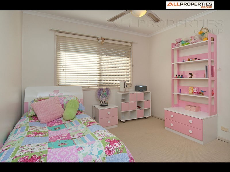 8 Yeomans Place, Mount Warren Park QLD 4207