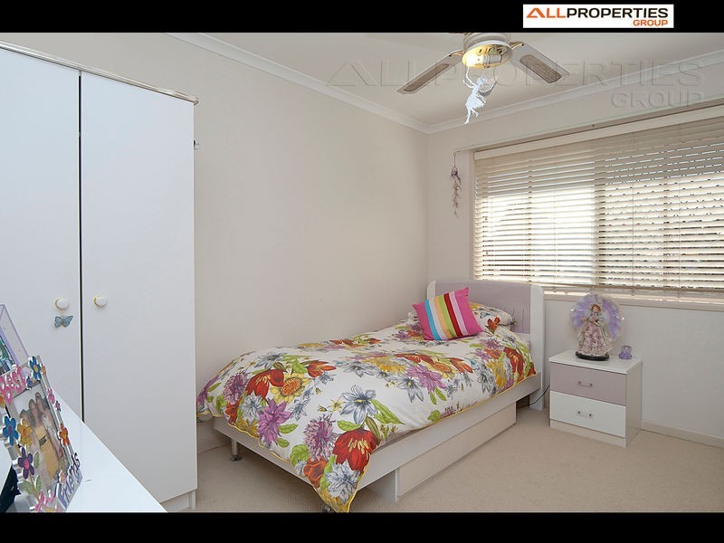 8 Yeomans Place, Mount Warren Park QLD 4207