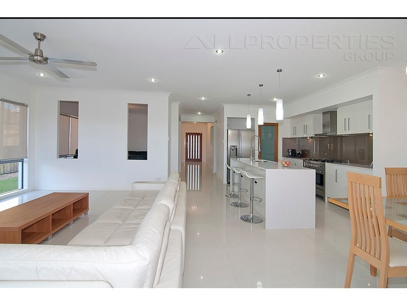 25 Sandalwood St, Heathwood QLD 4110