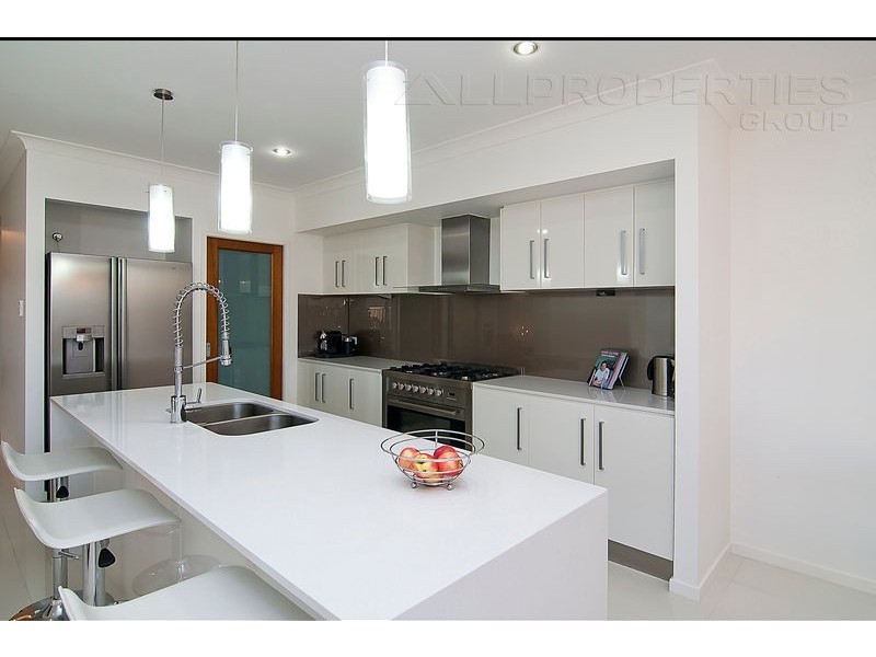 25 Sandalwood St, Heathwood QLD 4110