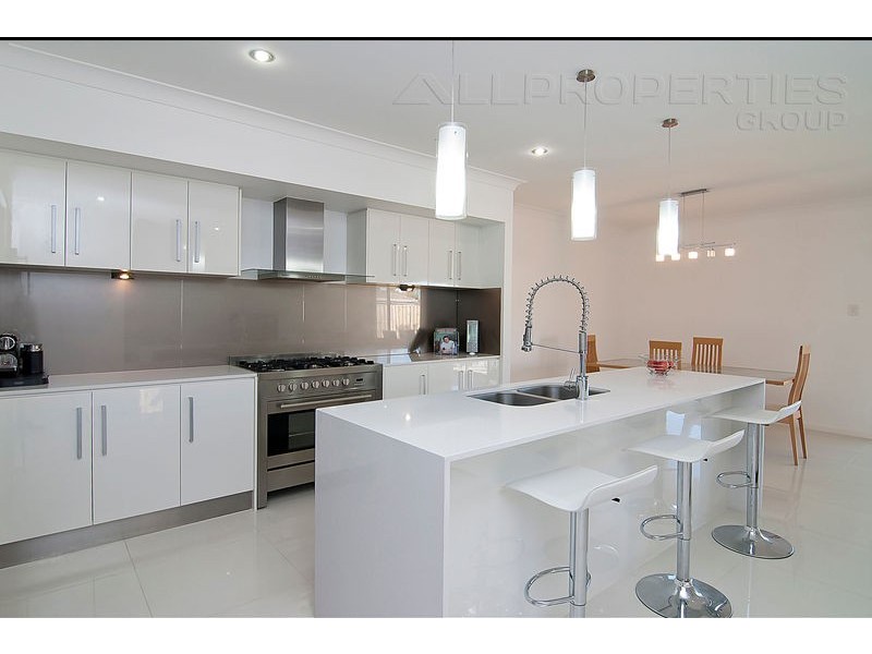 25 Sandalwood St, Heathwood QLD 4110