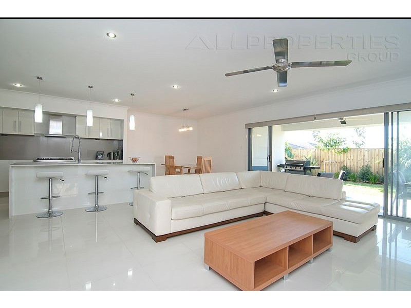 25 Sandalwood St, Heathwood QLD 4110