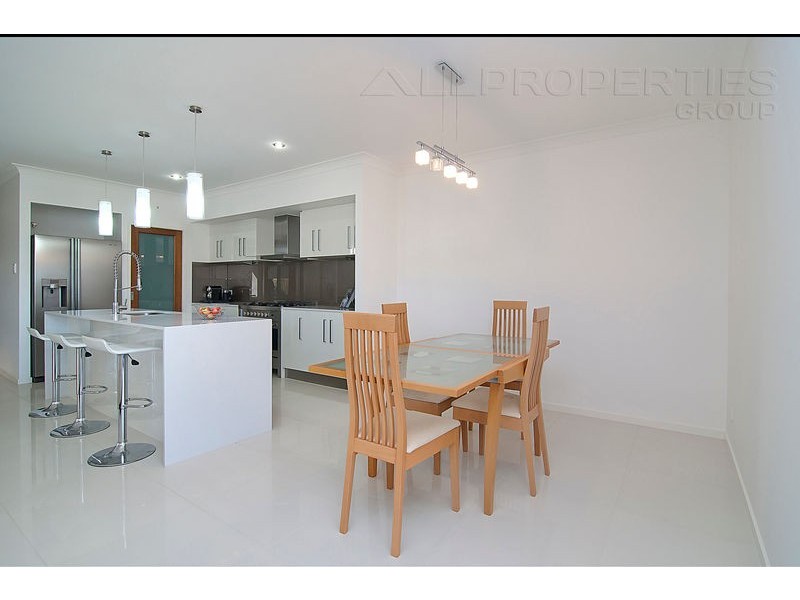 25 Sandalwood St, Heathwood QLD 4110