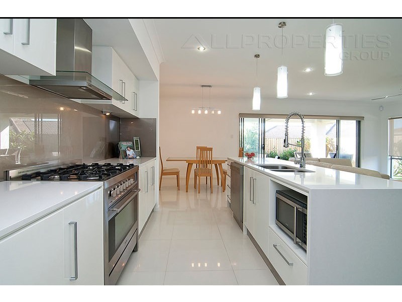 25 Sandalwood St, Heathwood QLD 4110