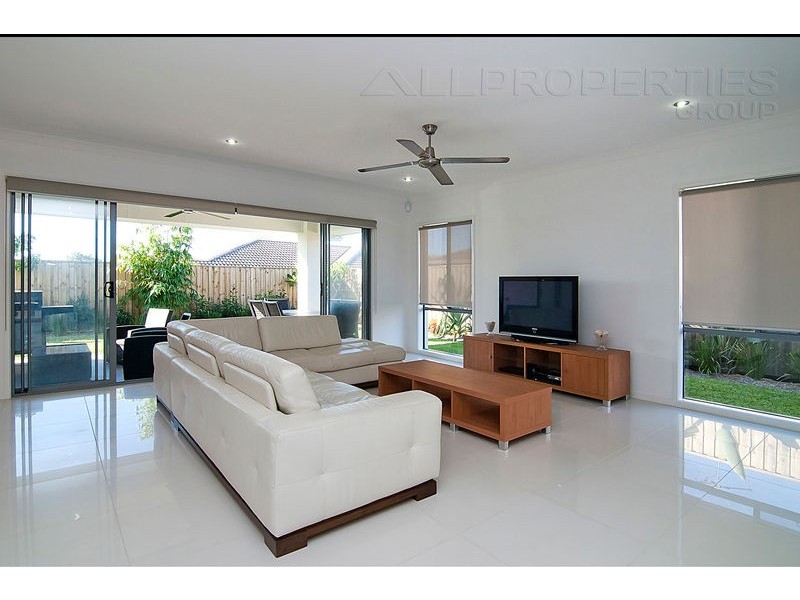 25 Sandalwood St, Heathwood QLD 4110