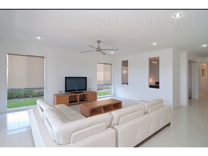 25 Sandalwood St, Heathwood QLD 4110