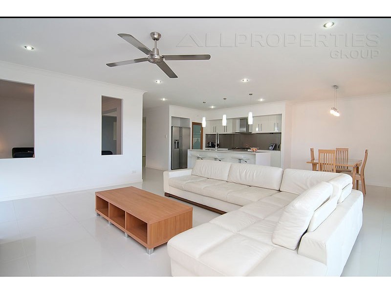 25 Sandalwood St, Heathwood QLD 4110