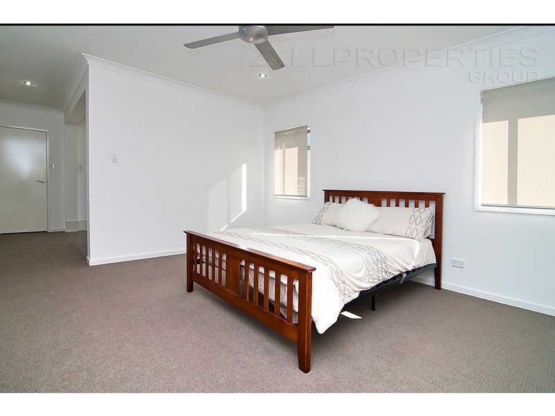 25 Sandalwood St, Heathwood QLD 4110