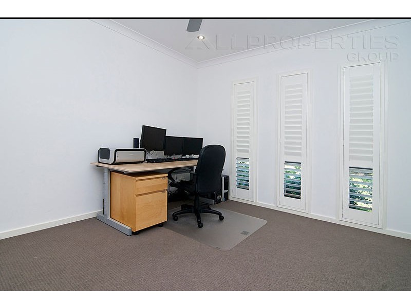 25 Sandalwood St, Heathwood QLD 4110