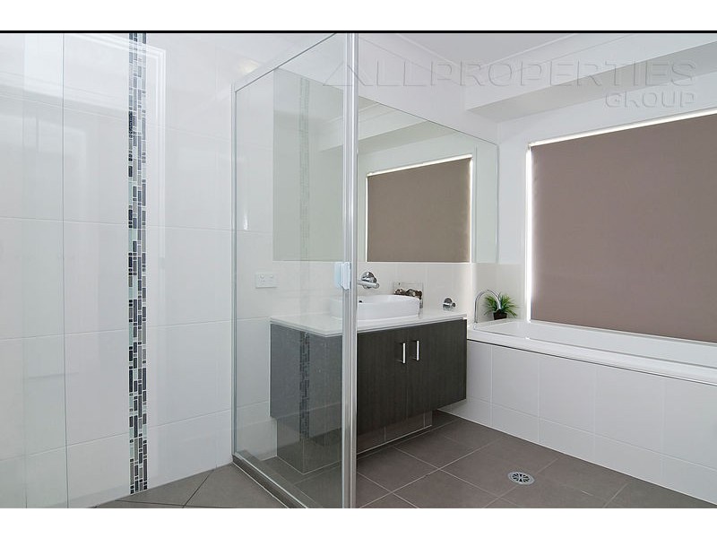 25 Sandalwood St, Heathwood QLD 4110