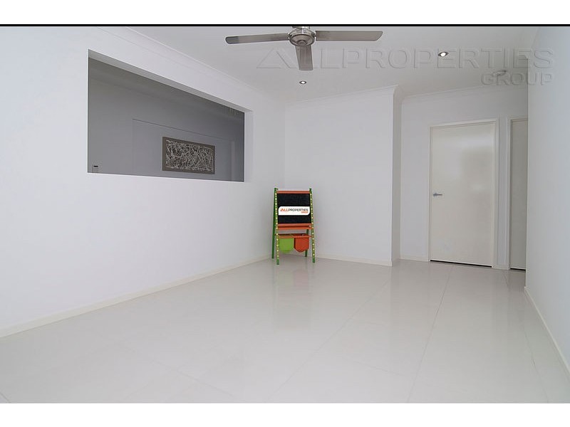 25 Sandalwood St, Heathwood QLD 4110