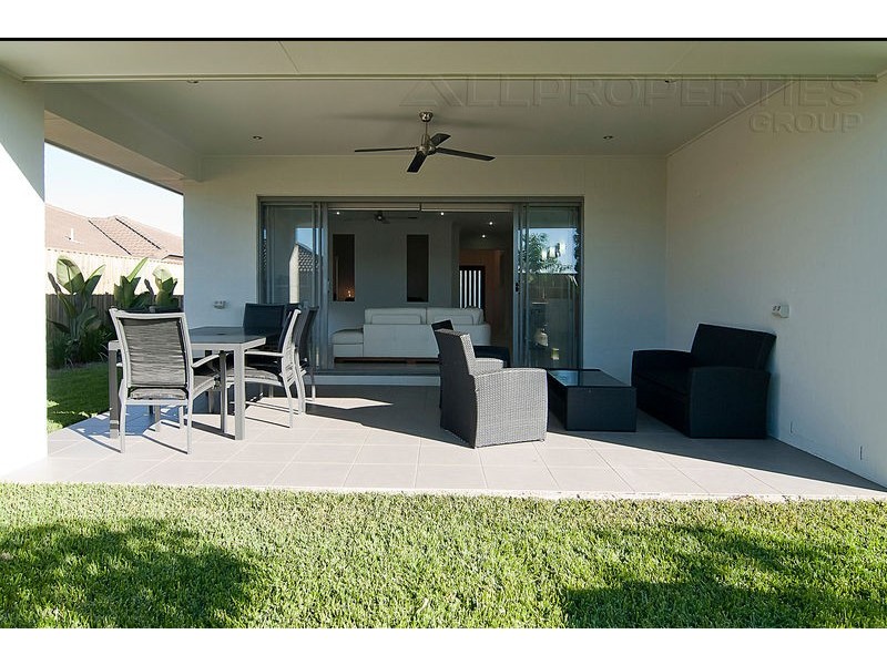 25 Sandalwood St, Heathwood QLD 4110