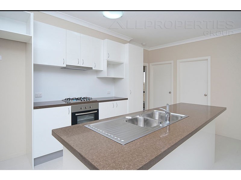 15 Sandalwood Street, Heathwood QLD 4110